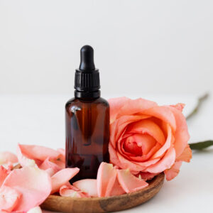 Store rose essential oil